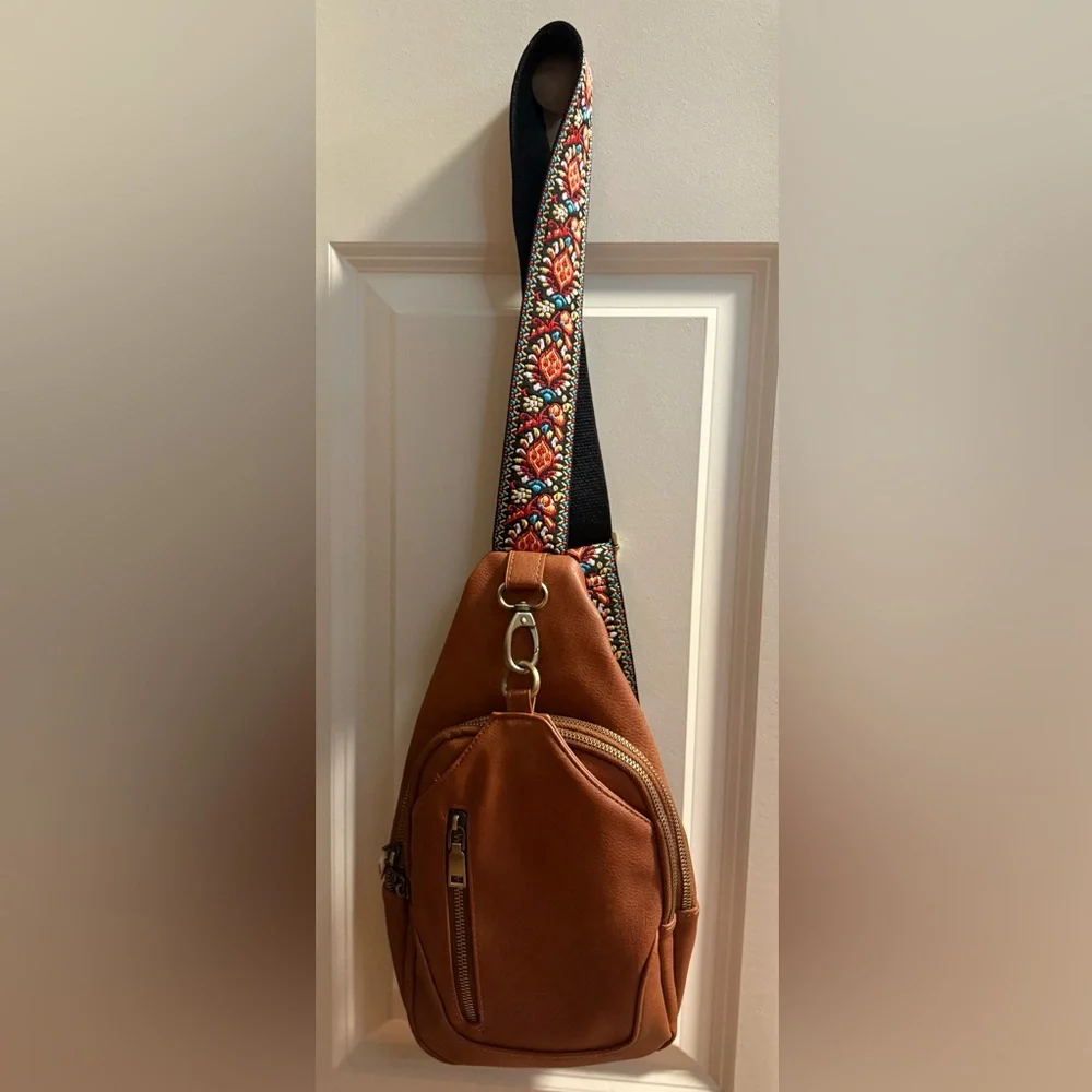 Antik Kraft Strap Sling Bag - Picture 2 of 9